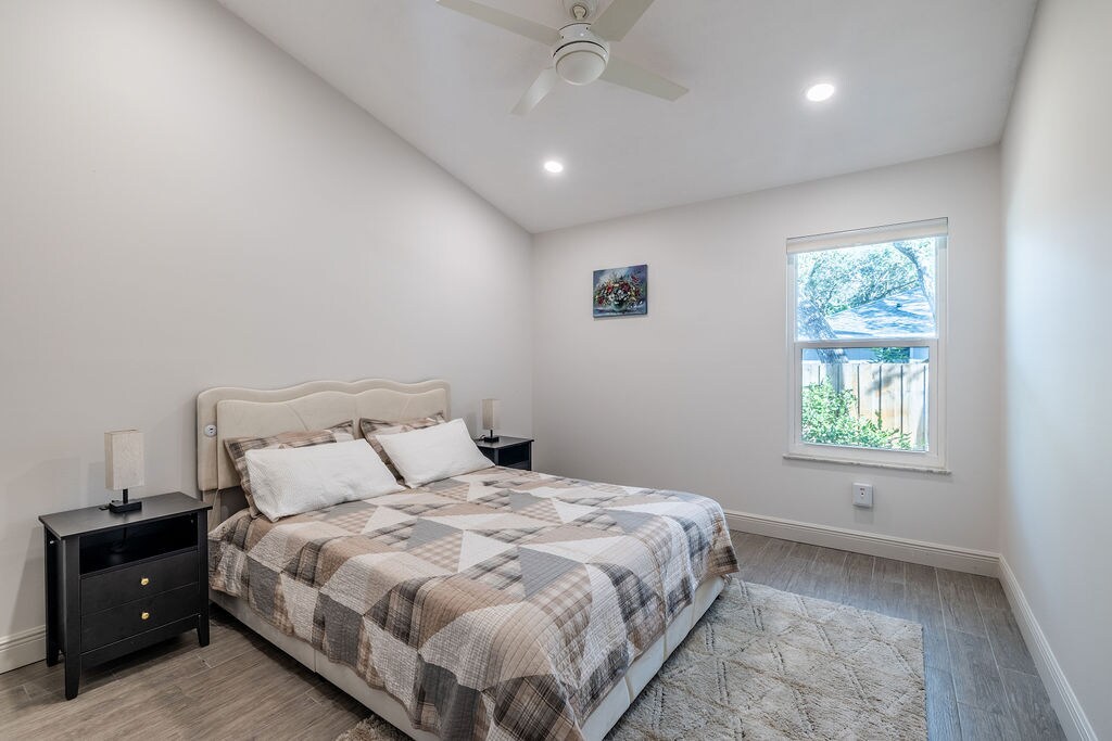 Building Photo - 9330 Seagrape Dr