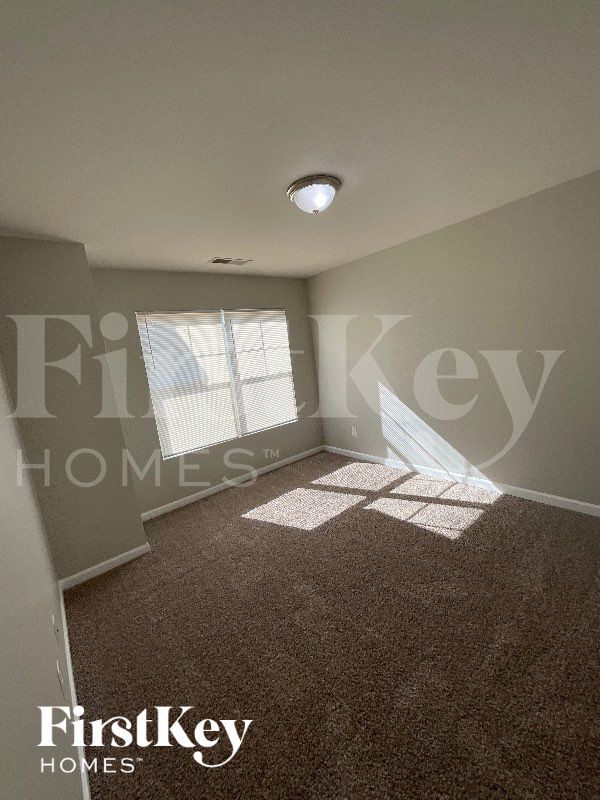 Building Photo - 148 Daisy Cir