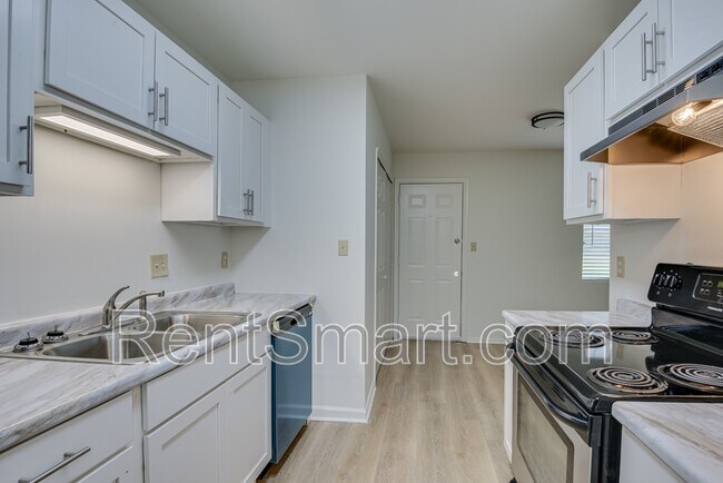 Building Photo - 4315 Parkwood Dr