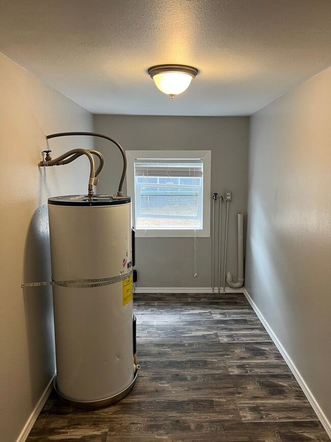 Building Photo - 744 SE Cleveland Ave