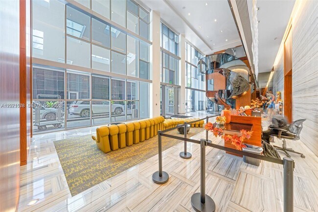 Building Photo - 1300 Brickell Bay Dr