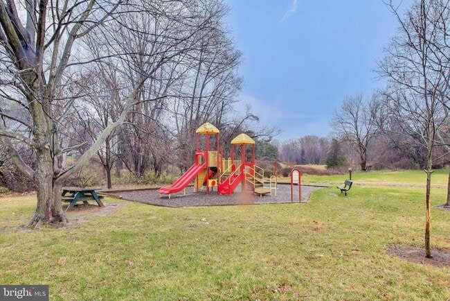 Building Photo - 18 Indian Hills Ct