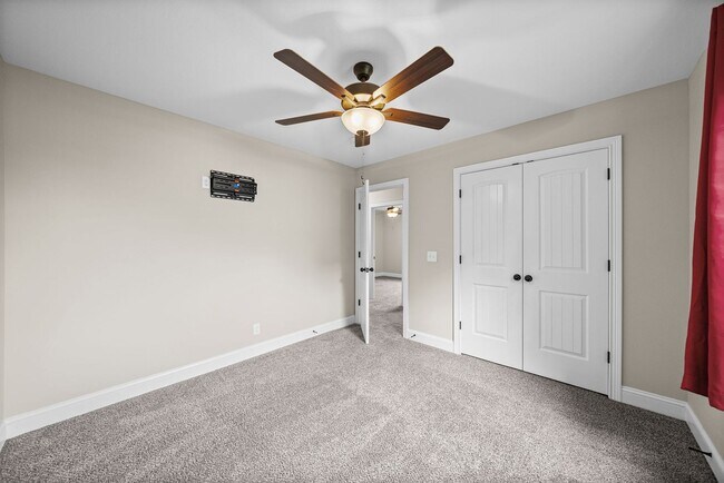 Building Photo - Pet Friendly Four Bedroom!