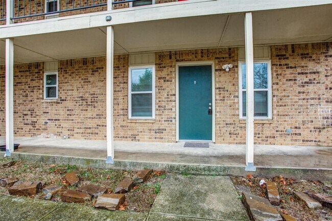 Building Photo - 3825 Camelot St