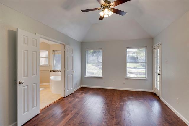 Building Photo - 1325 Lakeside Dr
