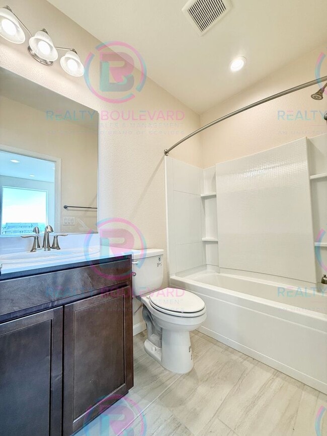 Building Photo - Modern Comfort and Convenience: Stylish 2-Bedroom 2.5 Bathroom Condo in Carson City