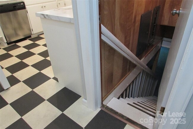 Building Photo - 501 Dunham Rd