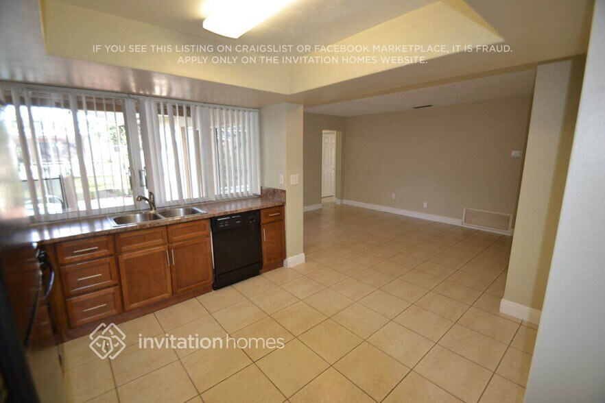 Building Photo - 8469 Windsor Dr