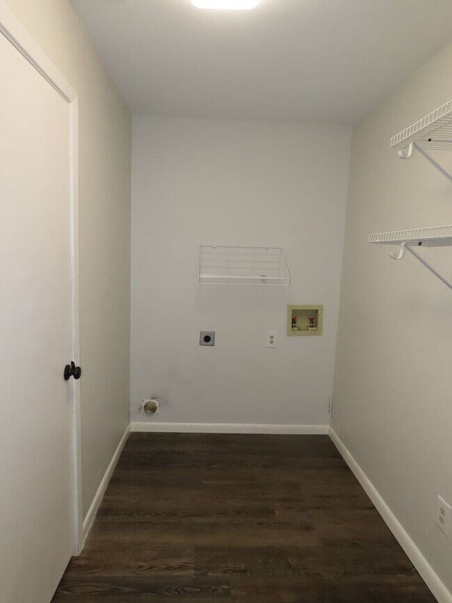 Building Photo - Spacious 4-Bedroom Home in Whitehouse ISD – Pet-Friendly with Large Fenced Yard! Bonus: Lawncare ...