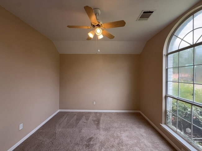 Building Photo - 317 Oak Meadow Ln