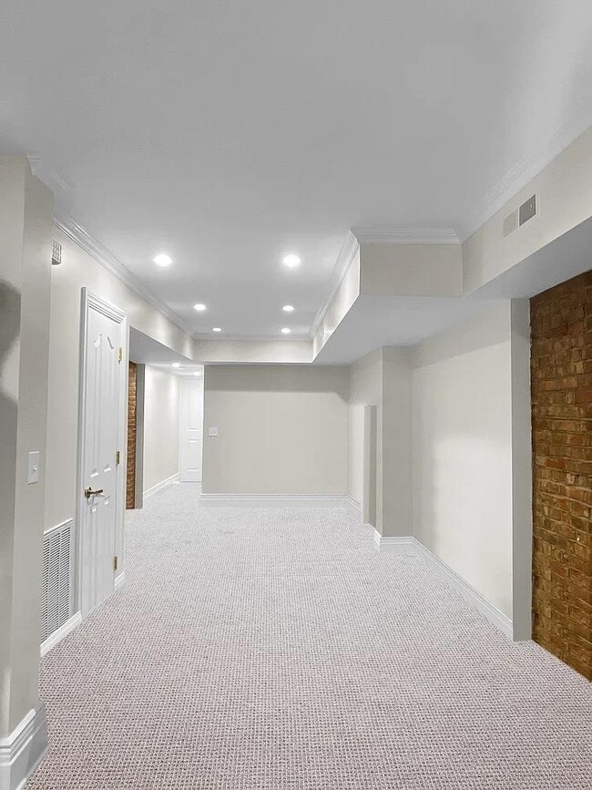 Building Photo - 346.5 8th St
