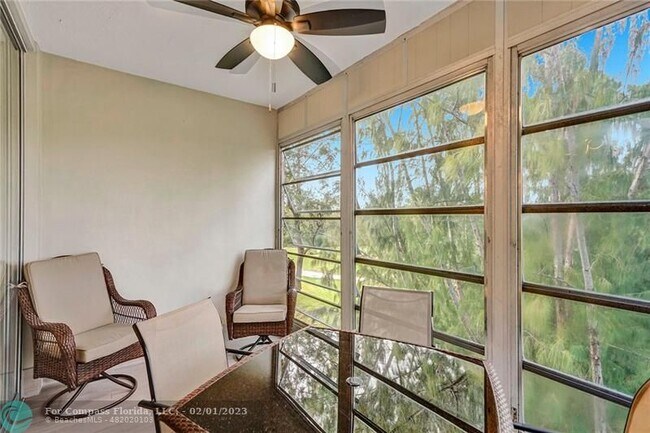 Building Photo - 3051 S Palm Aire Dr