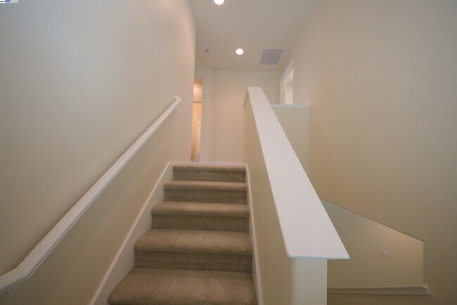 Building Photo - 549 Chaparral Loop