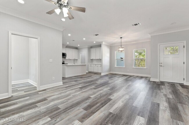 Building Photo - 9493 W Palm Ln