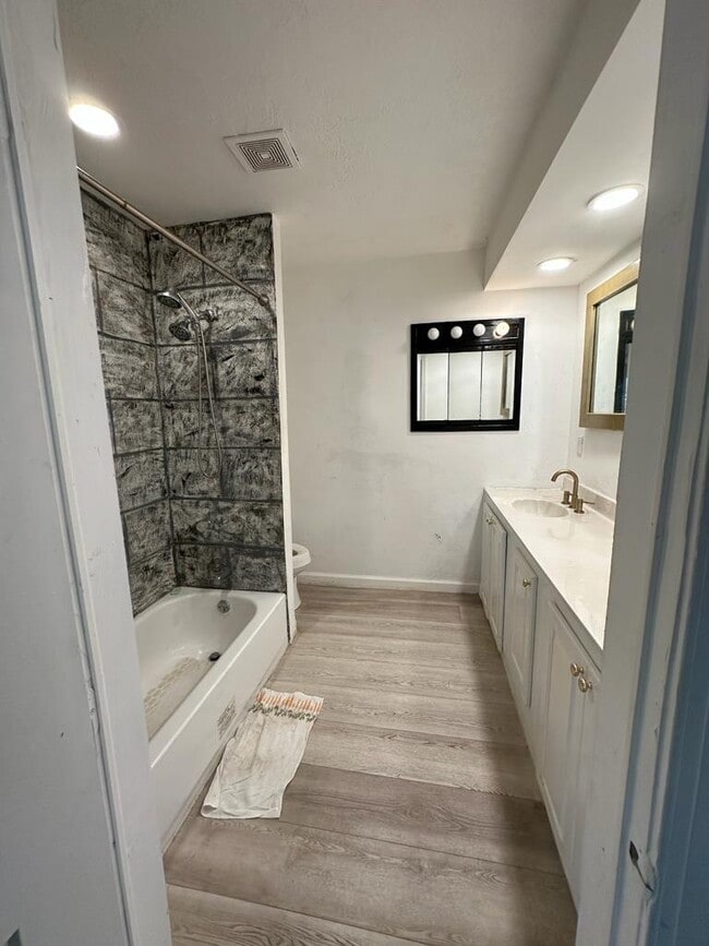 Building Photo - 16590 Gaskin St