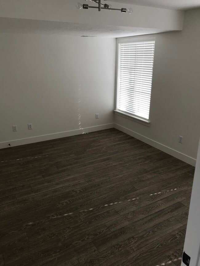 Building Photo - 2971 S Richmond St