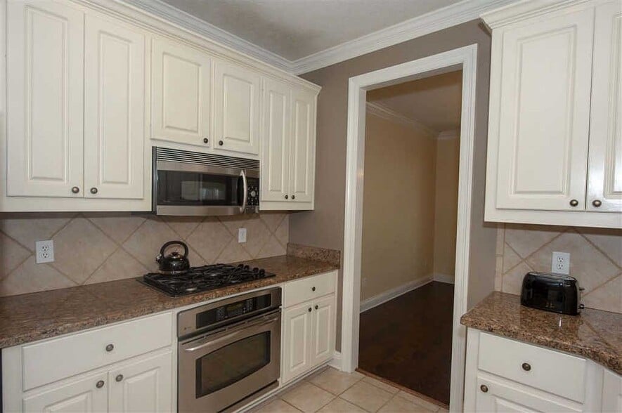 Building Photo - 110 Evergreen Ct