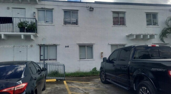 Building Photo - 848 SW 5th St