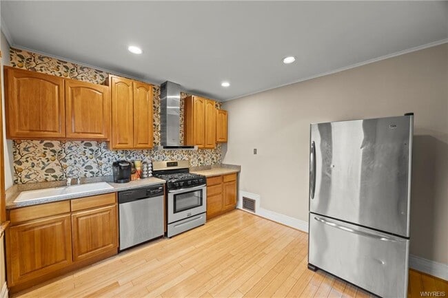 Building Photo - 411 Breckenridge St