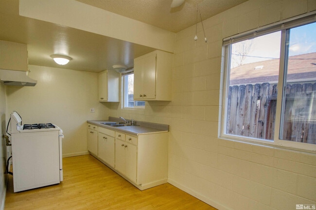 Building Photo - 511 Country Village Dr