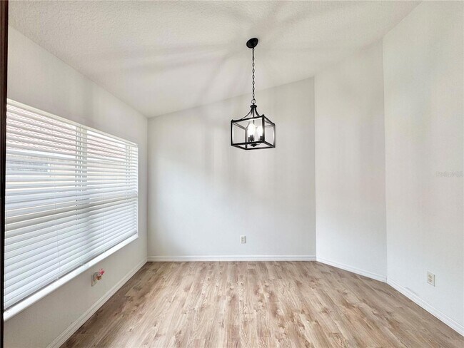 Building Photo - 502 Viola Dr