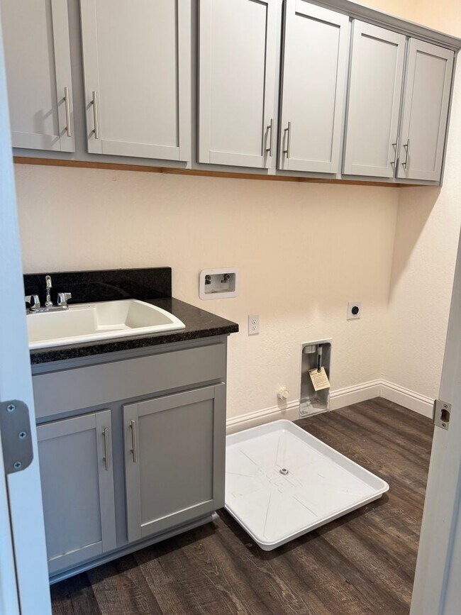 Building Photo - Single Family Home