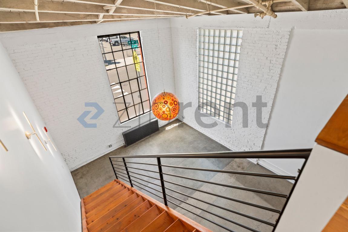 Building Photo - Unit 123