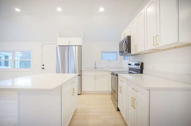 Building Photo - 2403 Westfield St