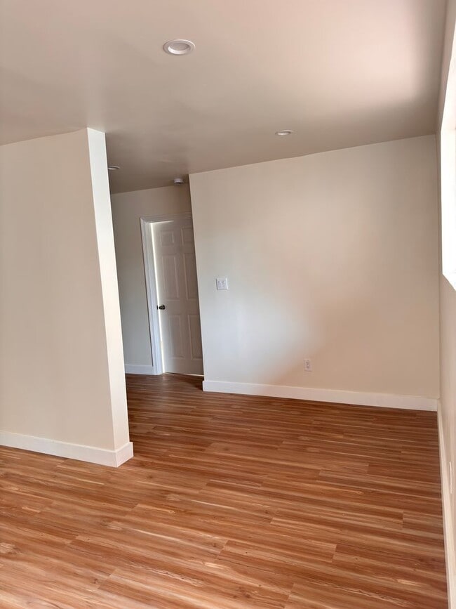 Building Photo - 1060 McFarland Ave