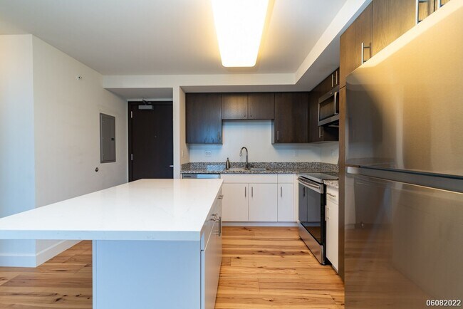 Building Photo - 988 Halekauwila St