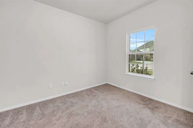 Building Photo - 15100 Crown Mnr Dr