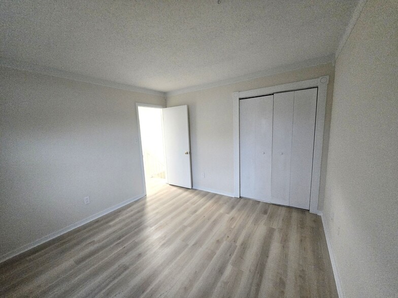 Building Photo - 3912 Riverside Cir