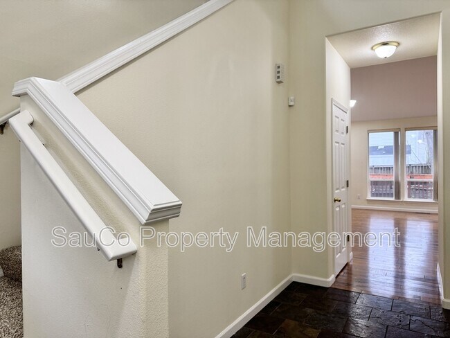 Building Photo - 255 NE 74th Ave