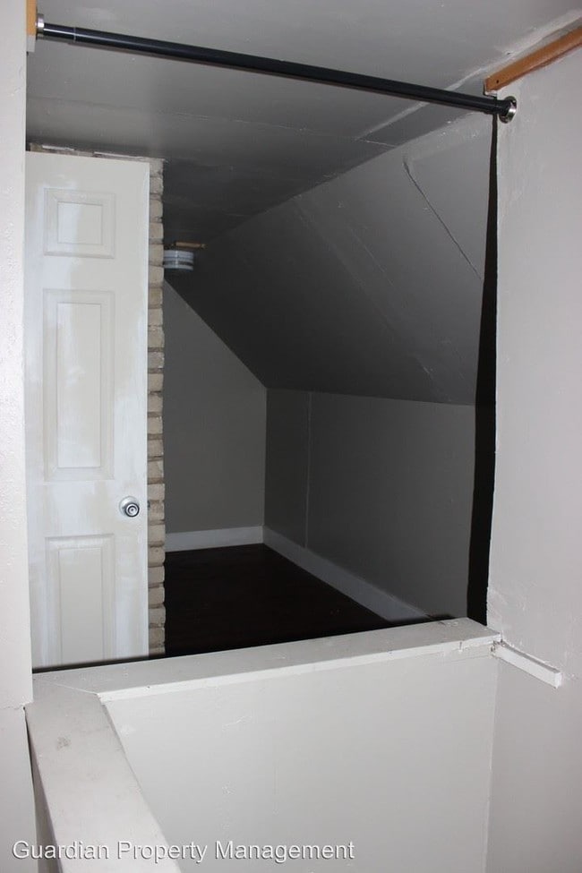 Building Photo - 1024-1026 15th Ave SE