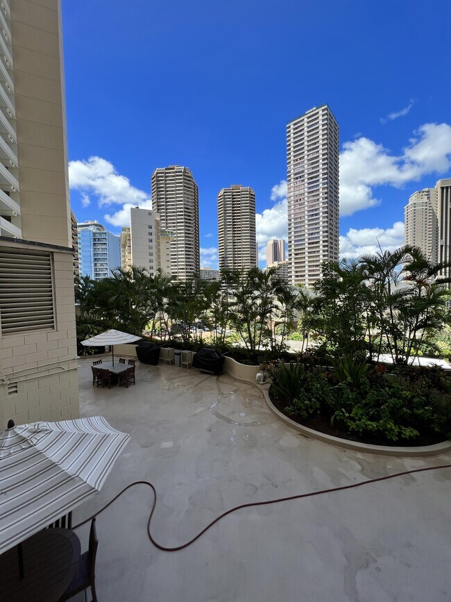 Building Photo - 1860 Ala Moana Blvd
