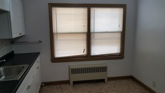 Building Photo - 3118-3132 N 76th St