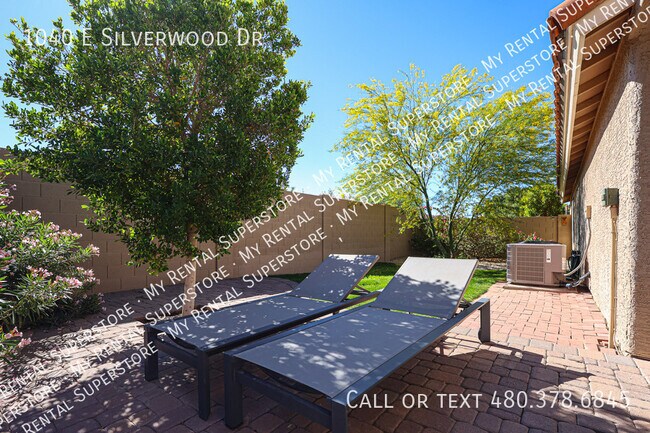 Building Photo - 1040 E Silverwood Dr