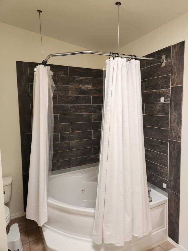 Building Photo - LEASE TAKEOVER_Move-in ready Home in Railroad Springs