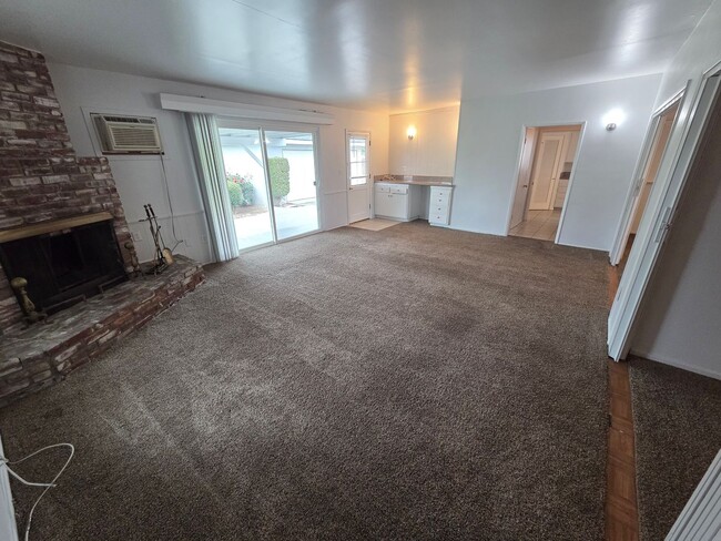 Building Photo - Charter Oak Home with 3 bedrooms, 2.5 baths