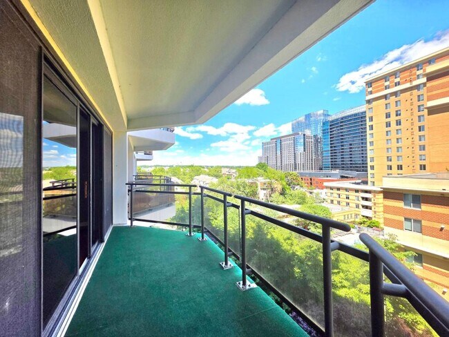 Building Photo - 1530 Key Blvd