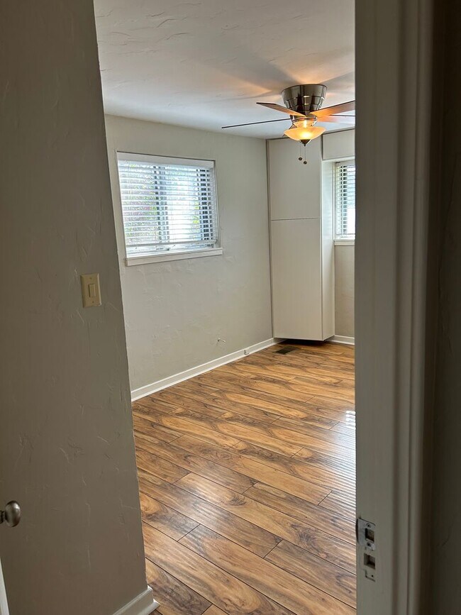 Building Photo - Contact Peggy 501 676 1758