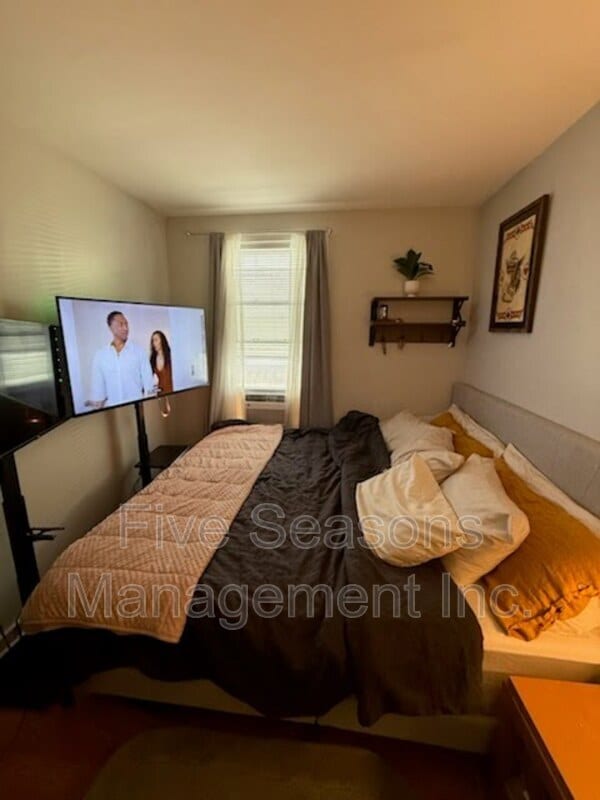 Building Photo - 28-30-30 Conger Ave