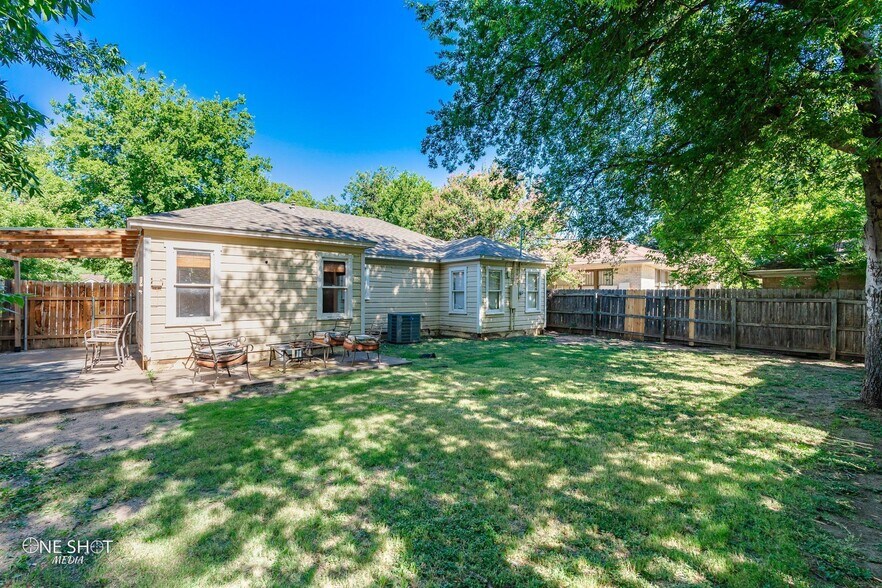 Building Photo - 1333 Amarillo St