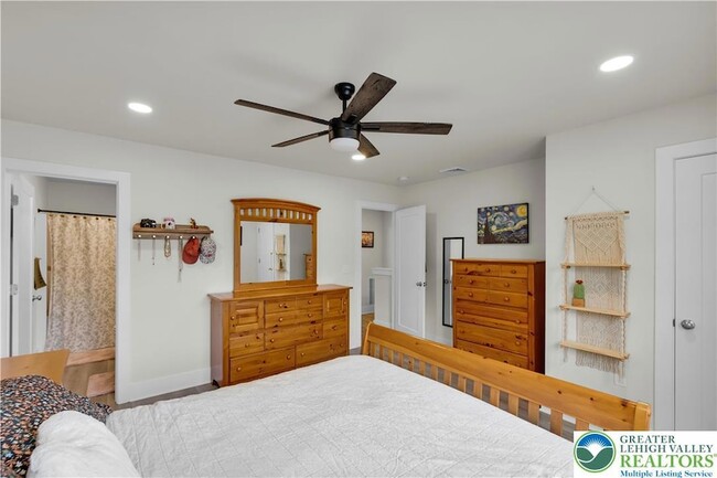 Building Photo - 221 Craig Ave