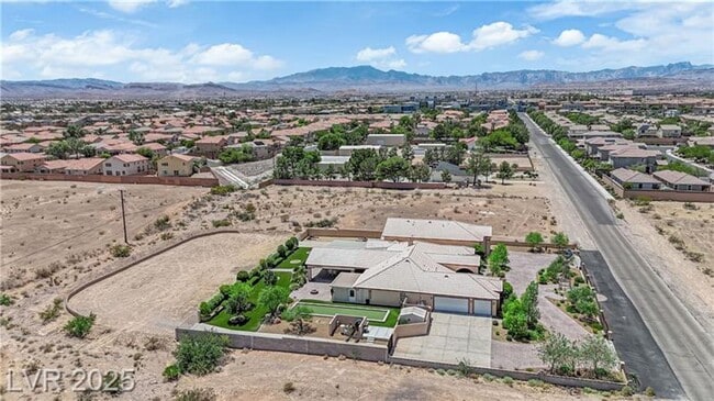 Building Photo - 1.2 Acres with Indoor & Outdoor RV Parking!!!!