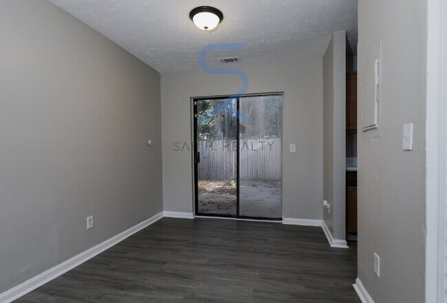 Building Photo - Move in before November 15th and choose yo...