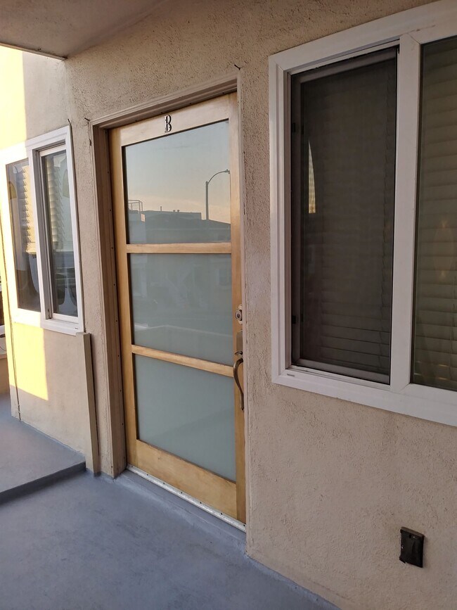 Entry from Private Patio - 206 15th St
