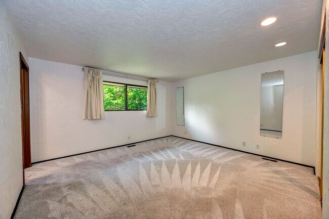 Building Photo - 3642 NE 155th St