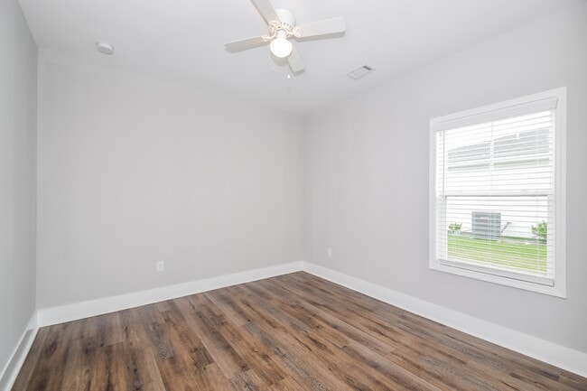 Building Photo - 1054 Autumns Wood Cir E
