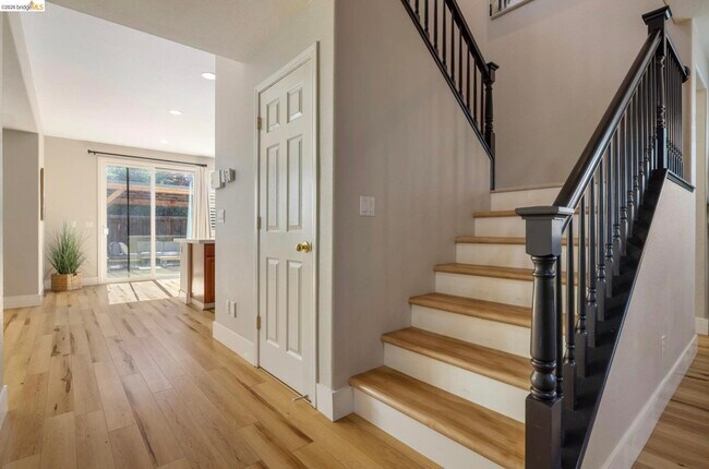 Building Photo - 822 Shasta Daisy Dr